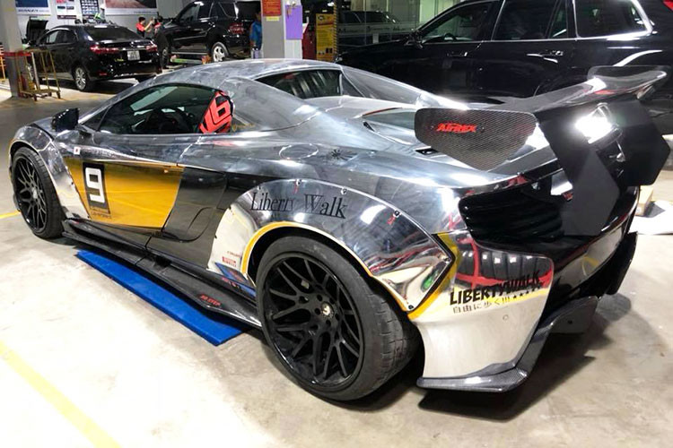 Cung cấp sức mạnh cho xe vẫn là khối động cơ V8, tăng áp kép, dung tích 3,8 lít, sản sinh công suất tối đa 641 mã lực. Động cơ kết hợp cùng hộp số tự động ly hợp kép 7 cấp và hệ dẫn động cầu sau, nhờ đó, siêu xe mui trần McLaren 650S Spider chỉ mất thời gian 3 giây là có thể tăng tốc từ vị trí xuất phát lên 100 km/h trước khi đạt vận tốc tối đa 328 km/h.