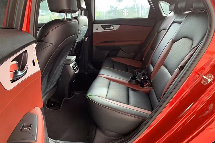 Xe được trang bị động cơ xăng Gamma 1.6L MPI có công suất cực đại 128 mã lực tại 6.300 vòng/phút, mô-men xoắn cực đại 157 Nm tại 4.850 vòng/phút. Phiên bản cao cấp nhất được trang bị động cơ xăng Nu 2.0L MPI có công suất cực đại 159 mã lực tại 6.500 vòng/phút và mô-men xoắn cực đại 194 Nm tại 4.800 vòng/phút.