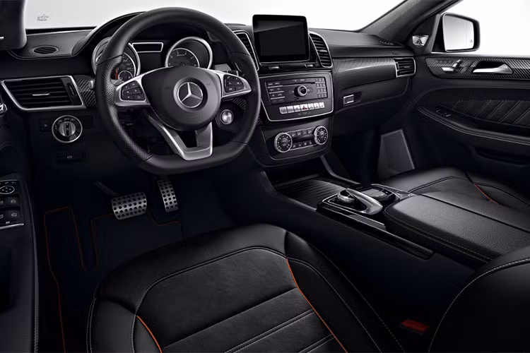 Để cạnh tranh với "đối thủ" Range Rover Sport, GLG của Mercedes hứa hẹn sẽ có khả năng off-road cực đỉnh, không thua kém G-Class nổi tiếng. 