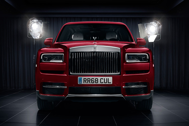 Rolls-Royce Motor Cars Hồng Kông hiện đã cho các khách hàng tại đây đặt cọc mua SUV siêu sang Cullinan, dự kiến, chiếc đầu tiên sẽ được giao hàng cho chủ nhân nhanh nhất vào cuối quý I năm 2019.