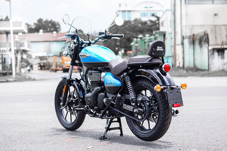 Sau sự rút lui của Honda Rebel 300 tại Việt Nam, mẫu xe môtô cruiser Royal Enfield Meteor 350 có lẽ là cái tên mới nhất và cũng là duy nhất trong phân khúc xe môtô cruiser 300 phân khối tại Việt Nam.