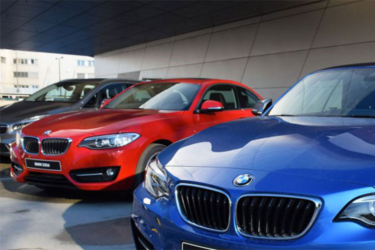 Theo hãng xe hơi BMW của Đức thì mức tuế nhập khẩu phụ tùng tăng sẽ khiến chi phí sản xuất xe tại Mỹ tăng theo, điều này có thể khiến lượng xe xuất khẩu giảm. BMW cũng là hãng ôtô duy nhất hiện nay có sản lượng tại thị trường Mỹ cao hơn doanh số.