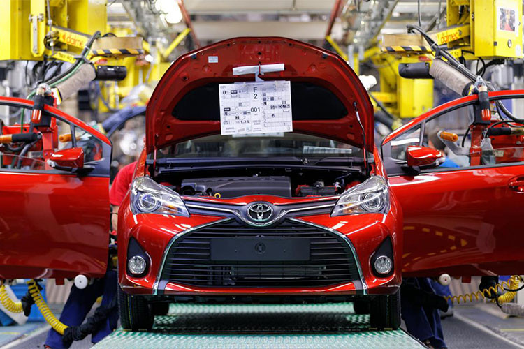 Theo hãng xe hơi Toyota, mức thuế nhập khẩu ôtô tăng 25% tại Mỹ sẽ làm tăng giá xe sản xuất tại Mỹ vì có nhiều linh kiện, phụ tùng nhập khẩu. Nhà sản xuất ôtô Nhật Bản này hiện có 10 nhà máy tại Mỹ và nhà máy thứ 11 liên doanh với Mazda sẽ sớm được xây dựng, tạo việc làm trực tiếp và gián tiếp cho khoảng 137.000 người.