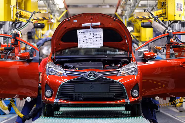 Theo hãng xe hơi Toyota, mức thuế nhập khẩu ôtô tăng 25% tại Mỹ sẽ làm tăng giá xe sản xuất tại Mỹ vì có nhiều linh kiện, phụ tùng nhập khẩu. Nhà sản xuất ôtô Nhật Bản này hiện có 10 nhà máy tại Mỹ và nhà máy thứ 11 liên doanh với Mazda sẽ sớm được xây dựng, tạo việc làm trực tiếp và gián tiếp cho khoảng 137.000 người.