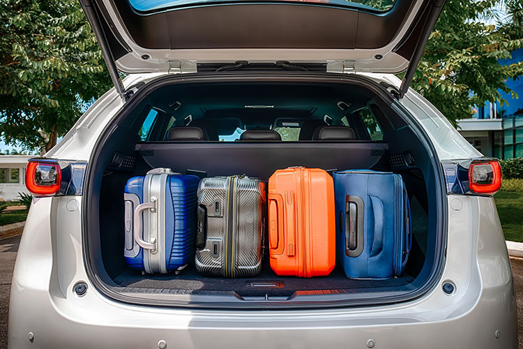 Trang bị an toàn của Mazda CX-5 2023 ở 2 bản 2.5L cũng khá phong phú với 6 túi khí, cảm biến hỗ trợ đỗ xe trước/sau, phanh tay điện tử, tự động giữ phanh tạm thời, hệ thống cảnh báo điểm mù, cảnh báo phương tiện cắt ngang khi lùi (RCTA), cảnh báo lệch làn đường (LDWS)...