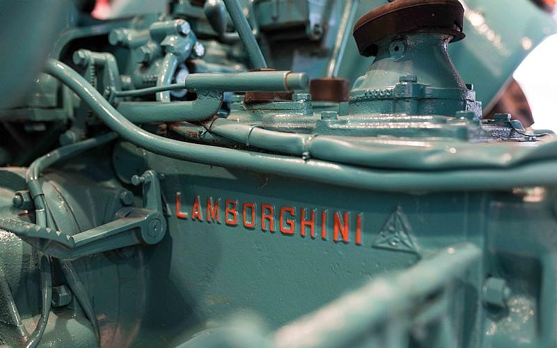 Chiếc máy kéo Lamborghini 2R trong bài viết này hiện đang được chủ nhân của nó rao bán trên mạng, nó cũng đã qua phục chế nhưng dùng màu sơn gốc. Chiếc máy kéo này mới chạy hơn 6.400 km kể từ năm 1962. 
