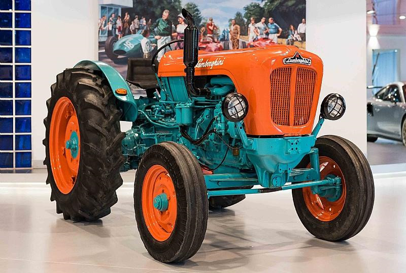 Mức giá máy kéo Lamborghini 2R vừa được rao bán với giá dưới 19.500 USD (tương đương khoảng 453 triệu đồng), khá hời cho ai thích sưu tầm.