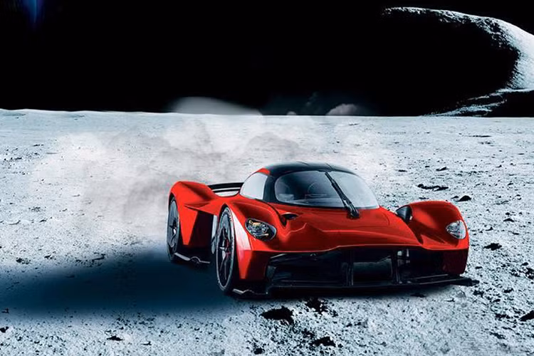 Theo kế hoạch, sẽ chỉ có 150 chiếc Aston Martin Valkyrie được sản xuất ra trreen toàn cầu, hiện tất cả đều đã tìm thấy chủ nhân. Mỗi mức giá siêu xe Aston Martin Valkyrie là 3,2 triệu USD (tương đương 74,2 tỷ đồng).