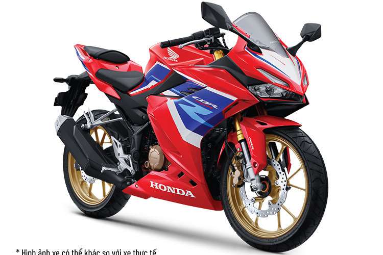 Mức giá xe Honda CBR150R 2023 tại Việt Nam cho 3 phiên bản tiêu chuẩn, đặc biệt và thể thao từ 72,29 đến 73,79 triệu đồng. Xe có chế độ bảo hành 3 năm hoặc 30.000 km, tùy điều kiện nào đến trước. 