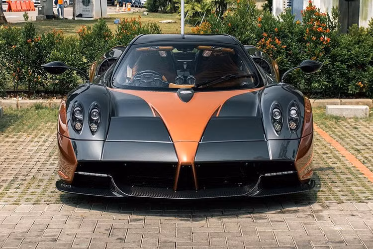 Dòng siêu xe Pagani Huayra được cho ra mắt vào năm 2011 và đến nay đã 11 năm trôi qua với hơn 260 chiếc xe được sản xuất. Trong đó, ở bản tiêu chuẩn, Pagani Huayra được chia thành Coupe và Roadster với số lượng sản xuất mỗi bản là 100 xe.