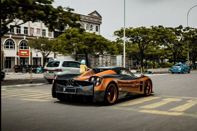 Động cơ đã được tinh chỉnh lại nhằm mang đến công suất tối đa 764 mã lực tại vòng tua máy 6.200 vòng/phút và mô-men xoắn cực đại 1000 Nm tại vòng tua 2.400 vòng/phút.