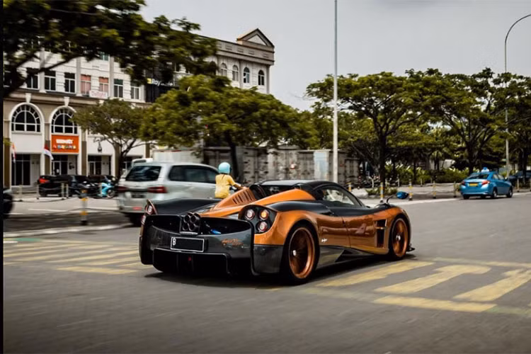 Động cơ đã được tinh chỉnh lại nhằm mang đến công suất tối đa 764 mã lực tại vòng tua máy 6.200 vòng/phút và mô-men xoắn cực đại 1000 Nm tại vòng tua 2.400 vòng/phút.