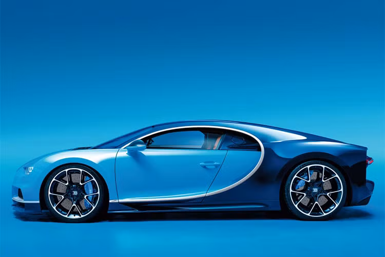 Tương tự như những chiếc Bugatti Chiron khác được sản xuất trên thế giới, siêu phẩm triệu đô có mặt tại giới nhà giàu Trung Quốc vẫn sở hữu khối động cơ W16, dung tích 8.0 lít, tăng áp kép, sản sinh công suất tối đa lên đến 1.500 mã lực và mô-men xoắn cực đại đạt 1.600 Nm.