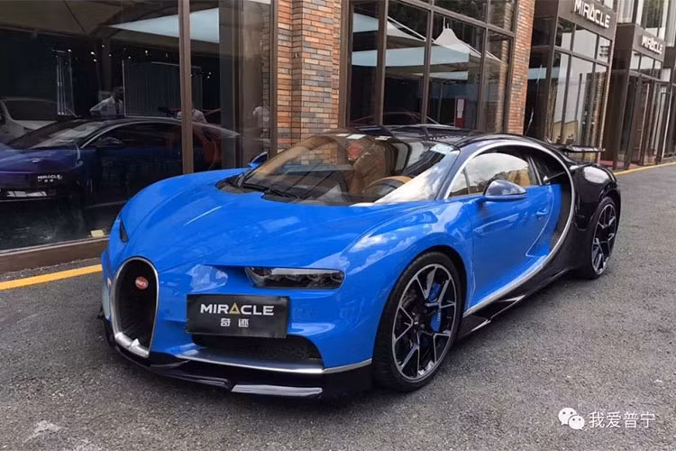  Siêu xe triệu đô Bugatti Chiron chỉ được sản xuất đúng 500 chiếc trên toàn thế giới với mức giá bán khoảng 2,6 triệu đô (tương đương 60,59 tỷ đồng). Dù hiếm và đắt như thế, một đại gia Trung Quốc cũng gây choáng nhiều người khi nằm trong "top" 500 người sở hữu siêu phẩm này.