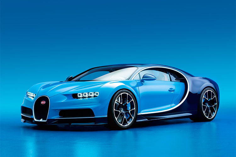 Bugatti Chiron chỉ mất thời gian 2,5 giây có thể tăng tốc lên 100 km/h từ vị trí xuất phát trước khi đạt vận tốc tối đa 420 km/h. Để có thể giúp Chiron đạt tốc độ tối đa, chủ nhân của xe phải chuyển sang chế độ chạy là Top Speed và vẫn phải sử dụng chìa khoá riêng tương tự như hãng siêu xe Pháp đã làm với "đàn anh" là Veyron.