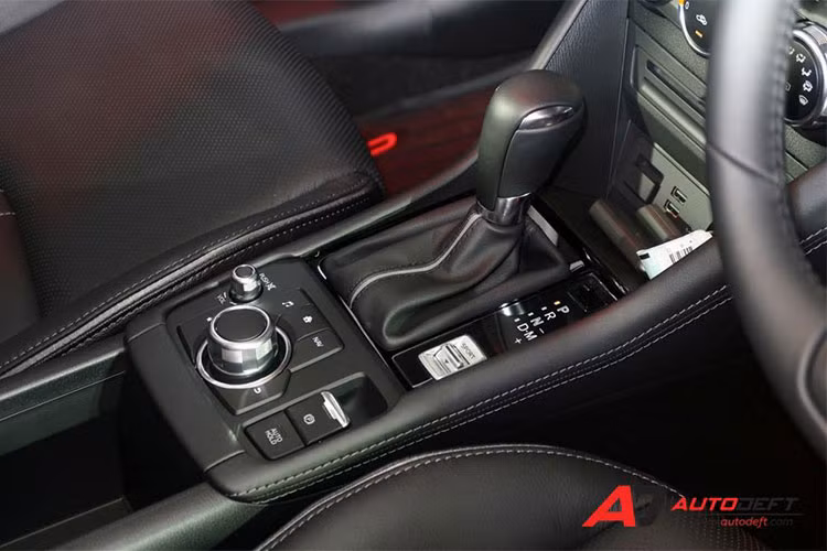 Về an toàn, Mazda CX-3 2018 tại Thái Lan có hệ thống phát hiện điểm mù, cảnh báo phương tiện cắt ngang khi lùi, cảnh báo chệch làn đường, đèn pha LED thích ứng, cảnh báo ngủ gật, kiểm soát hành trình bằng radar, camera 360 độ, hỗ trợ phanh trong thành phố, hỗ trợ lùi, cảnh báo va chạm sớm và hỗ trợ phanh tự động.