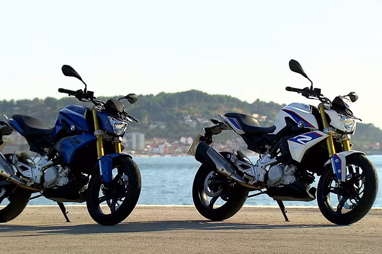 Với thiết kế cá tính và thương hiệu hàng đầu thế giới, sự xuất hiện của BMW G310R 2017 hẳn sẽ khiến những đối thủ cạnh tranh đứng ngồi không yên, nhất là những đối thủ như; Honda, Kawasaki, Yamaha, Suzuki hay KTM... BMW G310R sẽ được bán chính thức tại thị trường Malaysia với mức giá 26.900 RM (tương đương 143 triệu đồng)