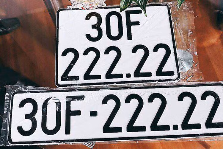 Theo chia sẻ của không ít người bấm được biển đẹp, thủ thuật là chờ tới một đầu biển nào đó (ví dụ như Hà Nội hiện tại là 22x.xx, cũng có thể canh đến 222.xx), sau đó đến bấm. Hai chữ số cuối sẽ quyết định chủ xe đó có "bàn tay vàng" hay không.