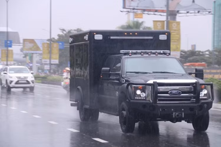 Xe tình báo (ID Car) là một trạm thông tin di động giúp giao tiếp với các đơn vị giám sát và cảnh sát địa phương. Các nhân viên trên xe sẽ thu thập thông tin tình báo về các mối đe doạ tiềm tang có thể xảy ra trên đường.