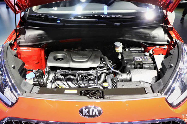 Phiên bản hút khí tự nhiên của động cơ này đi với hộp số sàn 6 cấp hoặc tự động 6 cấp, tạo ra công suất tối đa 125 mã lực cùng mô-men xoắn cực đại 151 Nm. Trong khi đó, phiên bản tăng áp kết hợp với hộp số tự động ly hợp kép 7 cấp, sản sinh công suất tối đa 160 mã lực và mô-men xoắn cực đại 250 Nm.