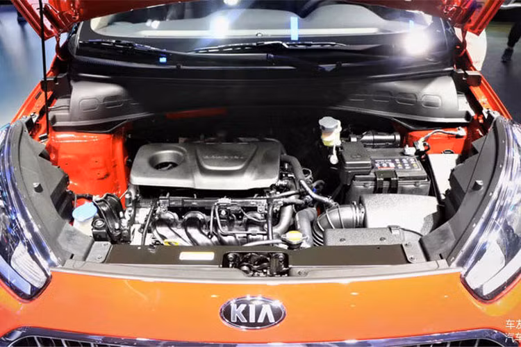 Phiên bản hút khí tự nhiên của động cơ này đi với hộp số sàn 6 cấp hoặc tự động 6 cấp, tạo ra công suất tối đa 125 mã lực cùng mô-men xoắn cực đại 151 Nm. Trong khi đó, phiên bản tăng áp kết hợp với hộp số tự động ly hợp kép 7 cấp, sản sinh công suất tối đa 160 mã lực và mô-men xoắn cực đại 250 Nm.