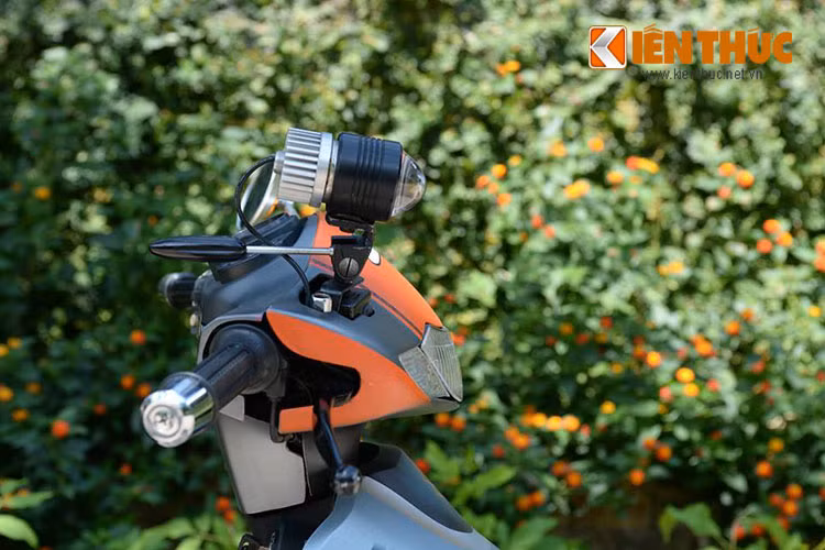 Cuộc chơi mang tên FX 125 dần trở nên đại trà khi hai năm sau đó những chiếc FX được sản xuất theo mô hình liên doanh Việt-Thái ra đời. Và cũng từ đó giới độ xe Việt “khai triển” nhiều công thức độ, giật mới xe FX (như hình ảnh của chiếc xe trong bài).