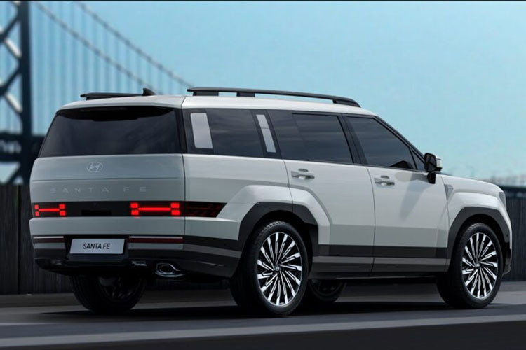 Hyundai SantaFe thế hệ mới sẽ chính thức được công bố ra mắt từ tháng 8 năm nay, trước khi đến tay khách hàng vào khoảng đầu năm 2024. Theo thông tin rò rỉ, Hyundai SantaFe 2024 sẽ có 4 tùy chọn động cơ bao gồm cả plug-in hybrid (PHEV) và sẽ thay đổi theo thị trường phân phối.