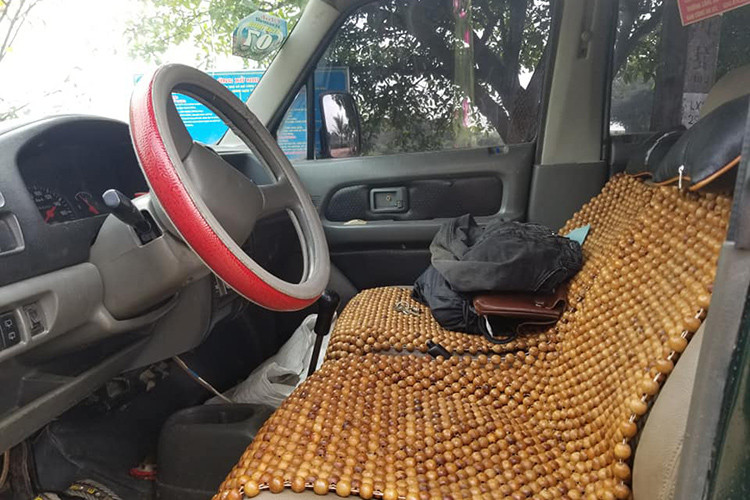 Suzuki Wagon có kiểu dáng thiết kế vuông vức với 5 chỗ ngồi, phù hợp để chở đồ mà không chiếm quá nhiều diện tích. Xe có kích thước tổng thể 3.400 x 1.575 x 1670 mm, chiều dài cơ sở 2.335 mm. Xe có 5 cửa tiện dụng, khoang chứa hành lý có thể mở rộng khi gập hàng ghế sau.