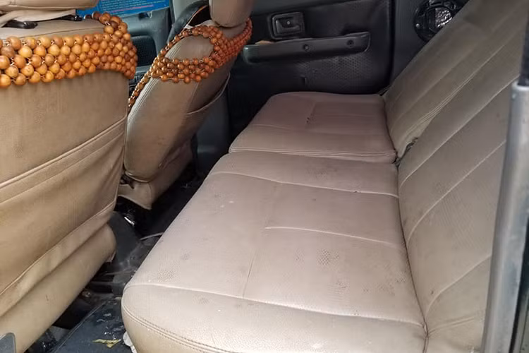 Nội thất và hệ thống giải trí của những chiếc Wagon đời cũ được trang bị cơ bản, các ghế xe được bao da, cụm đồng hồ hiển thị trang bị dạng kim, đặt ở vị trí dễ quan sát. Xe có một dàn lạnh, đủ công suất làm mát cho toàn không gian cabin. Tổng trọng lượng khoảng dưới 900 kg.