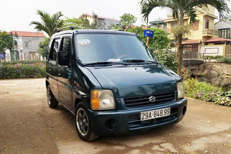 Tại Việt Nam, một số mẫu Wagon đời 2002 – 2008 được tìm mua nhiều nhất. Giá xe Suzuki Wagon cũ rất rẻ, chỉ từ 80 &#x8;đến hơn 100 triệu đồng. Mặc dù vậy, dòng xe này cũng có nhiều người chê thiết kế xấu, không được thời trang nhưng vẫn hút khách nhờ tiện ích nhỏ gọn và dành cho dân mua về tập lái hoặc mới sử dụng lần đầu.