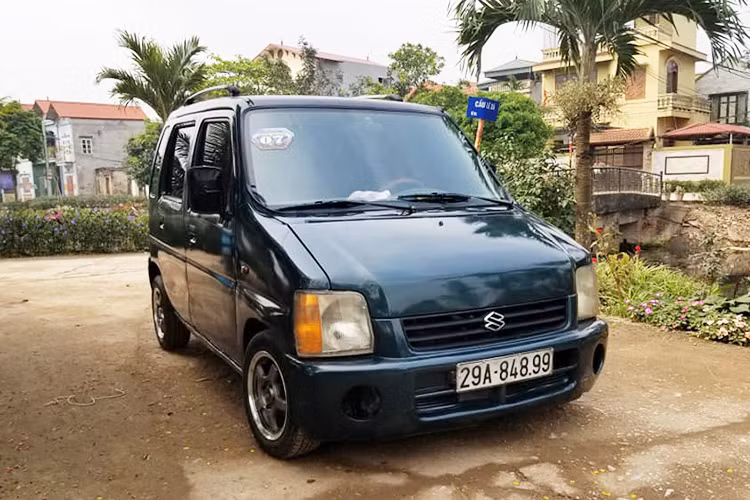 Tại Việt Nam, một số mẫu Wagon đời 2002 – 2008 được tìm mua nhiều nhất. Giá xe Suzuki Wagon cũ rất rẻ, chỉ từ 80 đến hơn 100 triệu đồng. Mặc dù vậy, dòng xe này cũng có nhiều người chê thiết kế xấu, không được thời trang nhưng vẫn hút khách nhờ tiện ích nhỏ gọn và dành cho dân mua về tập lái hoặc mới sử dụng lần đầu.