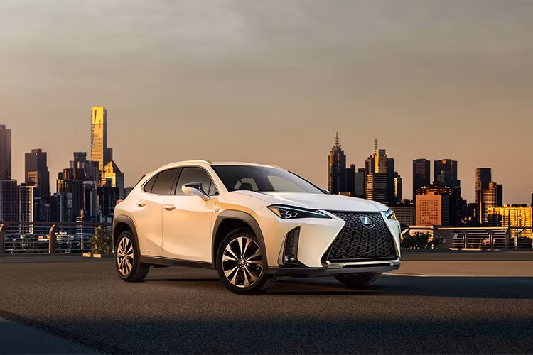 Lexus UX phiên bản thương mại hoàn toàn mới này sẽ chính thức xuất hiện tại triển lãm ôtô Quốc Tế Geneva Motor Show 2018 vào ngày 6 tháng 3 sắp tới tại thành phố Geneva, Thụy Sĩ. Đây sẽ là mẫu crossover cạnh tranh trực tiếp với Audi Q3 hay Mercedes-Benz GLA.