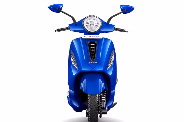 Sàn để chân phẳng rộng rãi cùng yên xe thoải mái trong khi thân sau nở hậu theo phong cách thường thấy các mẫu tay ga cổ điển châu Âu.