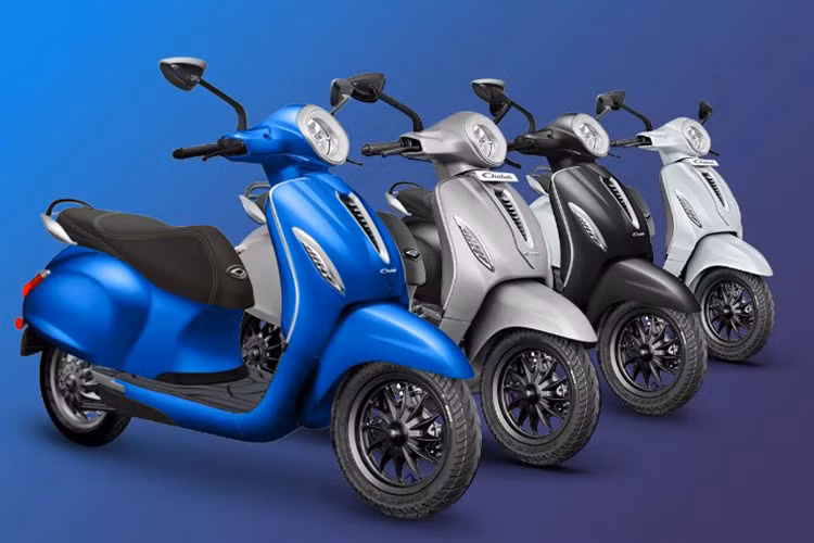 Giá xe máy điện Chetak Blue 3202 2024 tại thị trường Ấn Độ được công bố chính hãng ở mức 115.018 rupee (tương đương khoảng 33,8 triệu đồng), đây được xem là một mức giá cũng không hề rẻ.