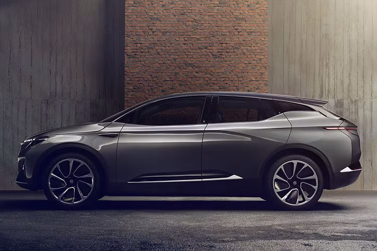 Từ những hình ảnh mới nhất được công bố, chúng ta có thể thấy đặt chính giữa vô lăng là màn hình cảm ứng Driver Tablet kích cỡ 7-inch, bên cạnh là các nút bấm vật lý bố trí xung quanh có tác dụng khởi động hệ thống kiểm soát hành trình cũng như hệ thống âm thanh.