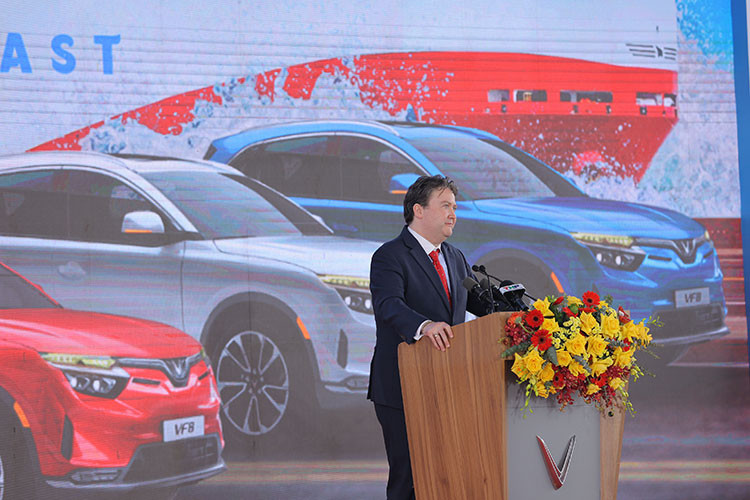 Đại sứ Hoa Kỳ tại Việt Nam Marc E. Knapper bày tỏ niềm vui khi VinFast đã đặt niềm tin vào tương lai xe điện tại thị trường Mỹ. Mhông những xuất khẩu xe ôtô mà VinFast còn đặt nhà máy sản xuất ôtô tại Hoa Kỳ, tạo việc làm cho hàng nghìn lao động. Đây là một trong những minh chứng cho quan hệ tốt đẹp giữa Việt Nam-Hoa Kỳ, nhất là khi chuẩn bị kỷ niệm 10 năm quan hệ Đối tác toàn diện vào năm 2023. 