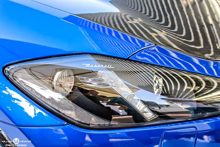 Lấy cảm hứng thiết kế từ những chiếc xe đua GranTurismo MC Trofeo của hãng. Phiên bản MC Stradale sở hữu cụm đèn pha bi-xenon kết hợp với dải LED chiếu sáng ban ngày nổi bật phần đầu xe.