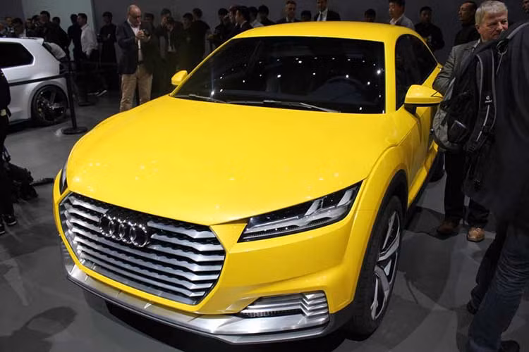 Trao đổi với tạp chí Autocar, ông Andreas Mindt, giám đốc thiết kế ngoại thất của thương hiệu Audi, cho biết Q4 "sẽ có thiết kế không chỉ đơn giản là phiên bản coupe của Q3". Bên cạnh đó, ông Mindt còn khẳng định Q4 sẽ có một tính năng giúp mẫu xe này khác biệt hoàn toàn so với những sản phẩm khác của Audi.