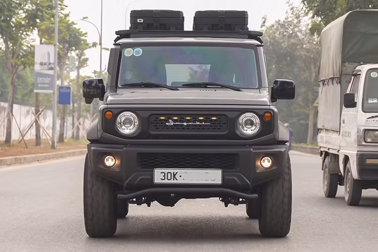 Dù không sử dụng cho mục đích off-road, bản độ này vẫn toát lên tinh thần của một chiếc SUV địa hình thực thụ, đáp ứng hoàn hảo thú vui của những tín đồ mê xe tại Việt Nam.