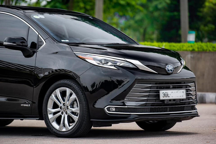 Toyota Sienna 2021 được phát triển dựa trên nền tảng TNGA-K đa năng vốn đang áp dụng cho hầu hết các mẫu xe của hãng xe Nhật Bản. Có thể kể đến như Camry, Highlander, Avalon, RAV4 và tất nhiên là cả Venza mới.