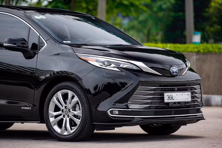 Toyota Sienna 2021 được phát triển dựa trên nền tảng TNGA-K đa năng vốn đang áp dụng cho hầu hết các mẫu xe của hãng xe Nhật Bản. Có thể kể đến như Camry, Highlander, Avalon, RAV4 và tất nhiên là cả Venza mới.