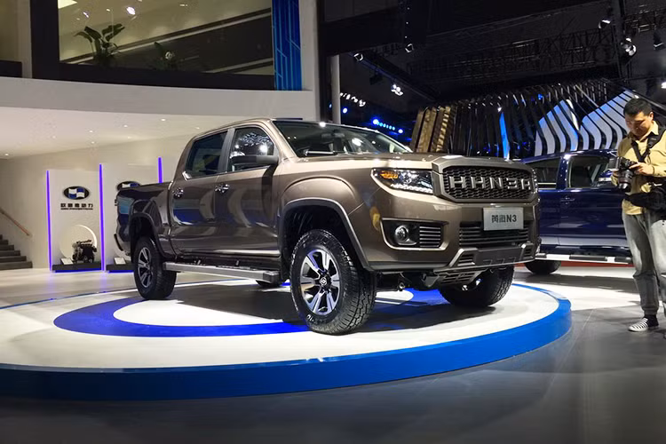 Tại triển lãm Thượng Hải 2017 diễn ra vào tháng 4 vừa qua, thương hiệu xe ôtô Huanghai thuộc tập đoàn SG Automotive đã vén màn mẫu xe bán tải mới có tên N3. Tuy nhiên, phải cho đến nay mẫu xe bán tải này mới bắt đầu được tung ra chính thức tại thị trường Trung Quốc.