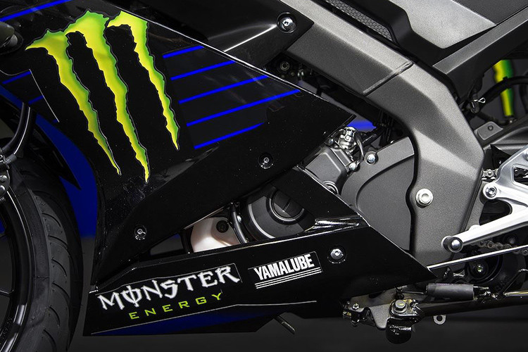 Ngoài thay đổi ở "dàn ngoài", thông số kỹ thuật của R125 Monster Energy giống y hệt so với R125 thường. Động cơ xi-lanh đơn SOHC của chiếc xe cũng có các công nghệ như như hệ thống van biến thiên VVA, hộp số 6 cấp với côn chống khóa bánh khi dồn số gấp (slipper clutch).