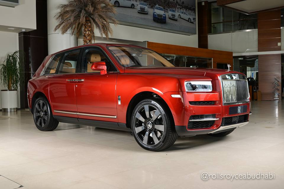 Cullinan có giá khởi điểm 325.000 USD, tuy nhiên, khi đến thị trường Ả-Rập Xê-Út, các đại gia ở đây phải chi số tiền khoảng 2,4 triệu SAR, (tương đương 640.000 USD hay 14,57 tỷ đồng).
