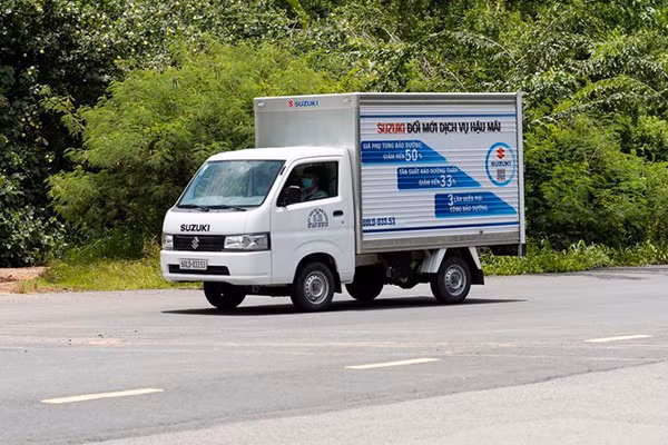 Xe tai hang nhe Suzuki bat ngo giam toi 25 trieu tai Viet Nam