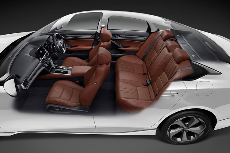 Sức mạnh của Honda Accord là khối động cơ tăng áp VTEC TURBO 1.5L cho công suất tối đa 188 Hp tại 5.500 vòng/phút và mô-men xoắn cực đại 260 Nm ở dải vòng tua 1.600-5.000 vòng/phút. Người lái có thể chọn chế độ lái thể thao SPORT để trải nghiệm lái mạnh mẽ, hay chế độ ECON khi cần giảm thiểu tiêu hao nhiên liệu.