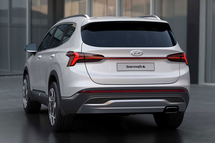 Ngoài ra, sức mạnh của Hyundai SantaFe PHEV 2022 cũng không hề thua kém các phiên bản hiện hành khác. Cụ thể, xe được trang bị khối động cơ xăng tăng áp dung tích 1.6L, kết hợp cùng một động cơ điện, giúp sản sinh tổng công suất lên tới 261 mã lực và mô-men xoắn cực đại 350 Nm.