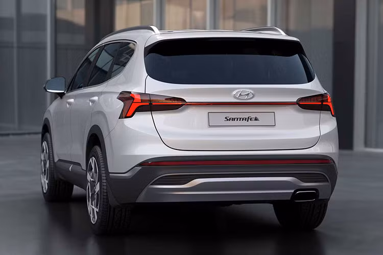 Ngoài ra, sức mạnh của Hyundai SantaFe PHEV 2022 cũng không hề thua kém các phiên bản hiện hành khác. Cụ thể, xe được trang bị khối động cơ xăng tăng áp dung tích 1.6L, kết hợp cùng một động cơ điện, giúp sản sinh tổng công suất lên tới 261 mã lực và mô-men xoắn cực đại 350 Nm.