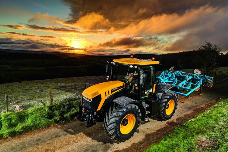 Cũng theo ông Lord Bamford choi hay, "Tôi cực kỳ tự hào về những gì họ đã đạt được trong một quãng thời gian ngắn. Đây là trình độ kỹ sư chế tạo Anh Quốc ở mức tốt nhất và nó thực sự làm nổi bật kỹ năng và sự sáng tạo mà chúng tôi có trong đội ngũ của mình. Họ đã làm một công việc đúng phi thường".