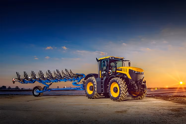 “Chúng tôi từ lâu đã nuôi giấc mơ xác lập kỷ lục tốc độ với máy cầy Fastrac và cả đội đã làm việc tận lực để đạt kết quả tuyệt vời này,” chủ tịch của JCB - ông Lord Bamford cho hay.